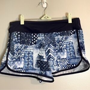 TOMMY BAHAMA Island Active Indigo Patchwork Hybrid Pull-On Shorts SZ/Med